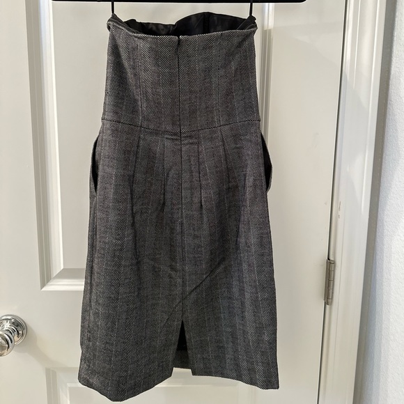 Express dress - Picture 2 of 2